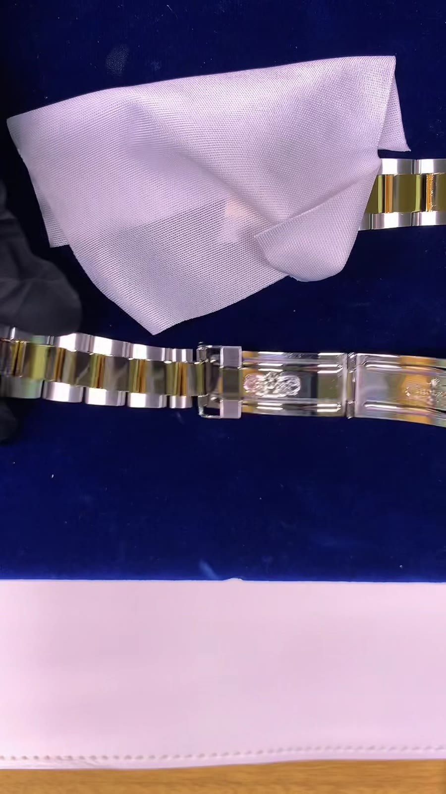 Polishing a two-tone bracelet